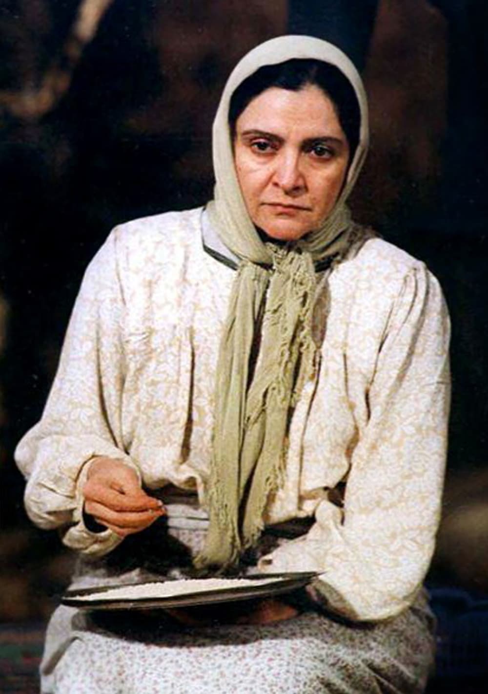 گلاب آدینه در نمایى از فیلم مهمان مامان