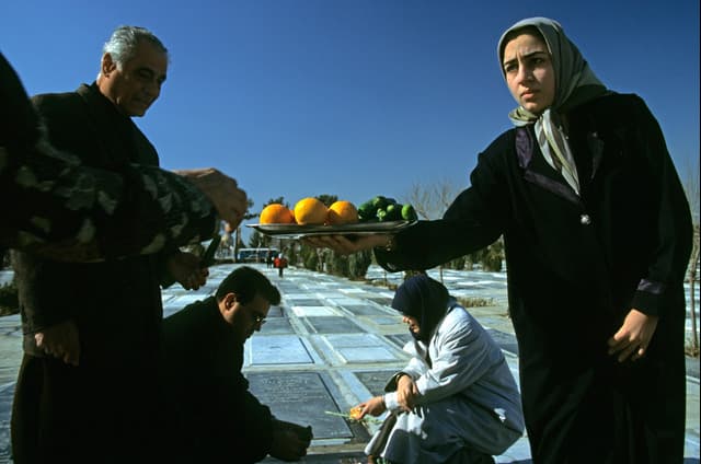 ایران دھهی ھفتاد شمسی عکس از آلن ژینو